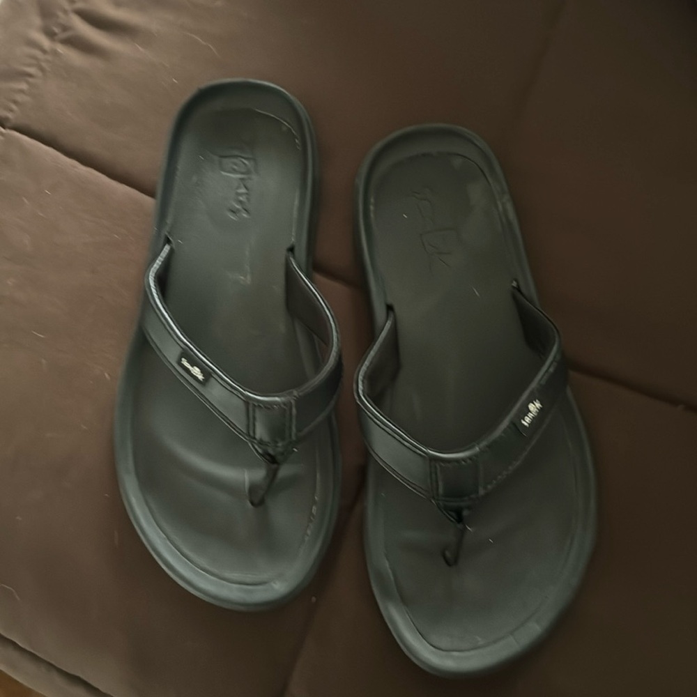 Sanuk sandals size 7